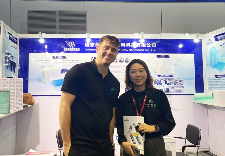 global customers visiting chuqi filtration booth